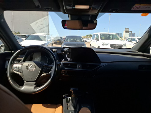 לקסוס UX 2023 במחיר 153,925 ש״ח - תמונה 2