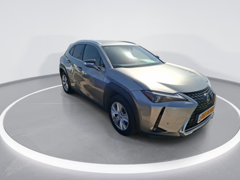 לקסוס UX 2023 במחיר 153,925 ש״ח - תמונה 3