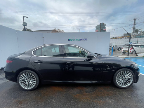 אלפא רומיאו GIULIA 2017 במחיר 126,856 ש״ח - תמונה 11 אלפא רומיאו GIULIA 2017 במחיר 126,856 ש״ח - תמונה 11