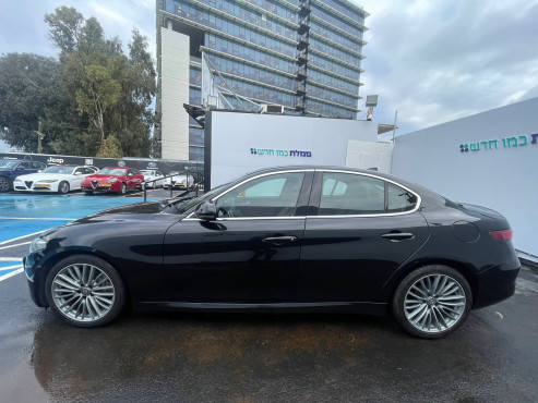 אלפא רומיאו GIULIA 2017 במחיר 126,856 ש״ח - תמונה 7 אלפא רומיאו GIULIA 2017 במחיר 126,856 ש״ח - תמונה 7
