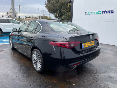 אלפא רומיאו GIULIA 2017 במחיר 126,856 ש״ח - תמונה 8 אלפא רומיאו GIULIA 2017 במחיר 126,856 ש״ח - תמונה 8