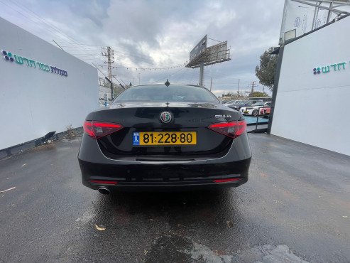 אלפא רומיאו GIULIA 2017 במחיר 126,856 ש״ח - תמונה 9 אלפא רומיאו GIULIA 2017 במחיר 126,856 ש״ח - תמונה 9