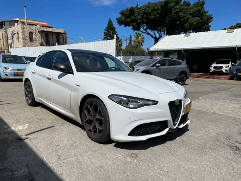 אלפא רומיאו GIULIA 2021 במחיר 238,000 ש״ח - תמונה 1 אלפא רומיאו GIULIA 2021 במחיר 238,000 ש״ח - תמונה 1