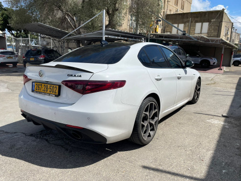 אלפא רומיאו GIULIA 2021 במחיר 238,000 ש״ח - תמונה 8 אלפא רומיאו GIULIA 2021 במחיר 238,000 ש״ח - תמונה 8
