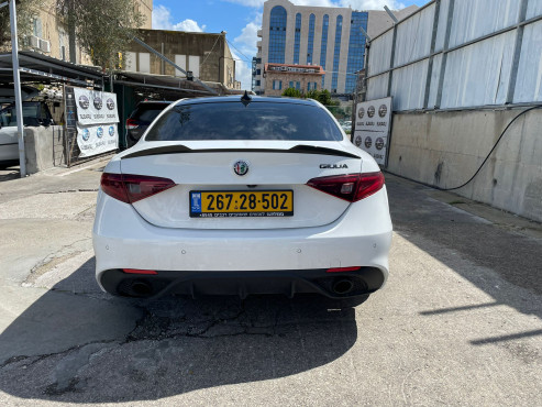 אלפא רומיאו GIULIA 2021 במחיר 238,000 ש״ח - תמונה 9 אלפא רומיאו GIULIA 2021 במחיר 238,000 ש״ח - תמונה 9