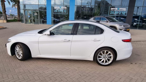 אלפא רומיאו GIULIA 2019 במחיר 101,000 ש״ח - תמונה 10 אלפא רומיאו GIULIA 2019 במחיר 101,000 ש״ח - תמונה 10