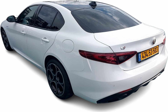 אלפא רומיאו GIULIA 2023 במחיר 249,900 ש״ח - תמונה 6 אלפא רומיאו GIULIA 2023 במחיר 249,900 ש״ח - תמונה 6