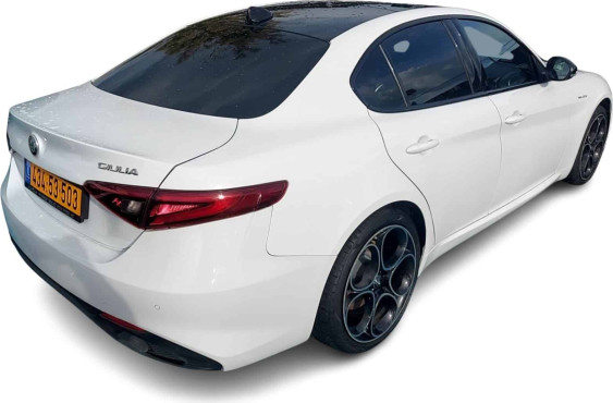 אלפא רומיאו GIULIA 2023 במחיר 249,900 ש״ח - תמונה 8 אלפא רומיאו GIULIA 2023 במחיר 249,900 ש״ח - תמונה 8