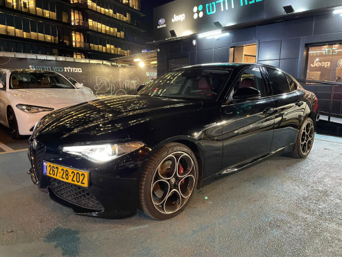 אלפא רומיאו GIULIA 2021 במחיר 244,000 ש״ח - תמונה 3 אלפא רומיאו GIULIA 2021 במחיר 244,000 ש״ח - תמונה 3