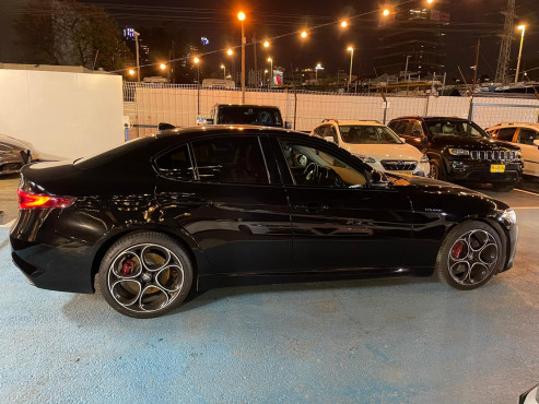 אלפא רומיאו GIULIA 2021 במחיר 244,000 ש״ח - תמונה 8 אלפא רומיאו GIULIA 2021 במחיר 244,000 ש״ח - תמונה 8