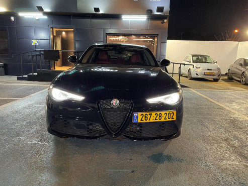אלפא רומיאו GIULIA 2021 במחיר 244,000 ש״ח - תמונה 10 אלפא רומיאו GIULIA 2021 במחיר 244,000 ש״ח - תמונה 10