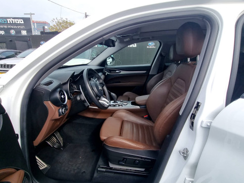 אלפא רומיאו STELVIO 2021 במחיר 219,900 ש״ח - תמונה 4 אלפא רומיאו STELVIO 2021 במחיר 219,900 ש״ח - תמונה 4