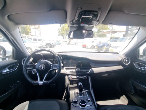 אלפא רומיאו GIULIA 2018 במחיר 95,900 ש״ח - תמונה 3 אלפא רומיאו GIULIA 2018 במחיר 95,900 ש״ח - תמונה 3