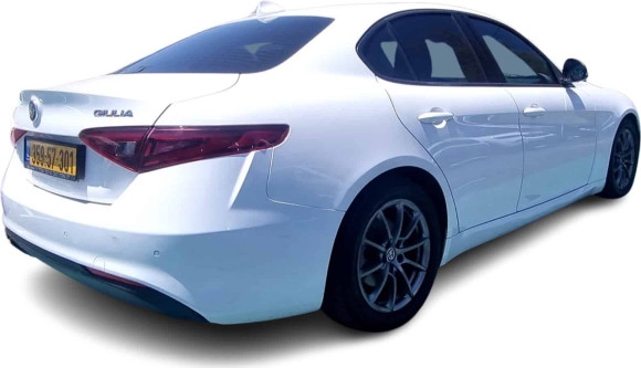 אלפא רומיאו GIULIA 2018 במחיר 95,900 ש״ח - תמונה 8 אלפא רומיאו GIULIA 2018 במחיר 95,900 ש״ח - תמונה 8