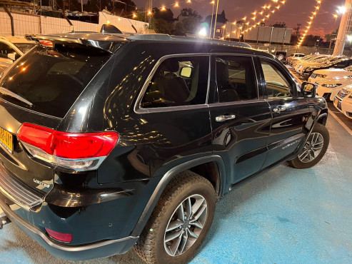 ג'יפ גרנד שירוקי 2019 במחיר 250,413 ש״ח - תמונה 7 ג'יפ גרנד שירוקי 2019 במחיר 250,413 ש״ח - תמונה 7