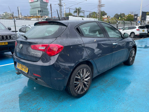אלפא רומיאו GIULIETTA 2017 במחיר 77,000 ש״ח - תמונה 8 אלפא רומיאו GIULIETTA 2017 במחיר 77,000 ש״ח - תמונה 8