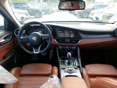 אלפא רומיאו GIULIA 2020 במחיר 145,900 ש״ח - תמונה 3 אלפא רומיאו GIULIA 2020 במחיר 145,900 ש״ח - תמונה 3